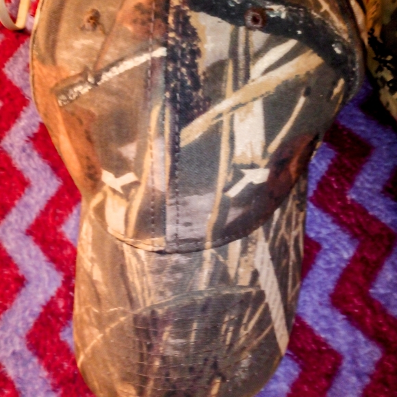 2 camo hats - Picture 3 of 5